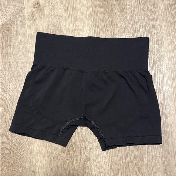 Gymshark Black Gym Shorts - Picture 2 of 2